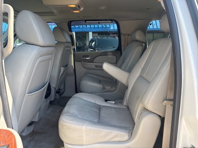 Used 2008 Chevrolet Suburban LTZ w/ LTZ Preferred Equipment Group AWD/4WD image 10