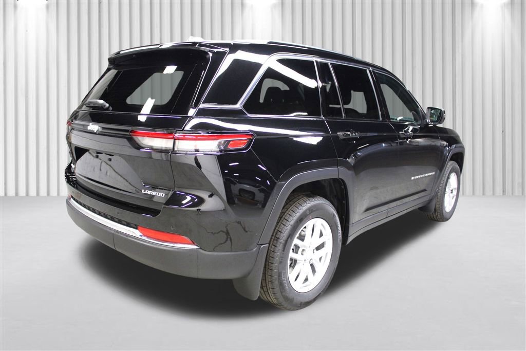 New 2025 Jeep Grand Cherokee Laredo w/ Luxury Tech Group I image 3