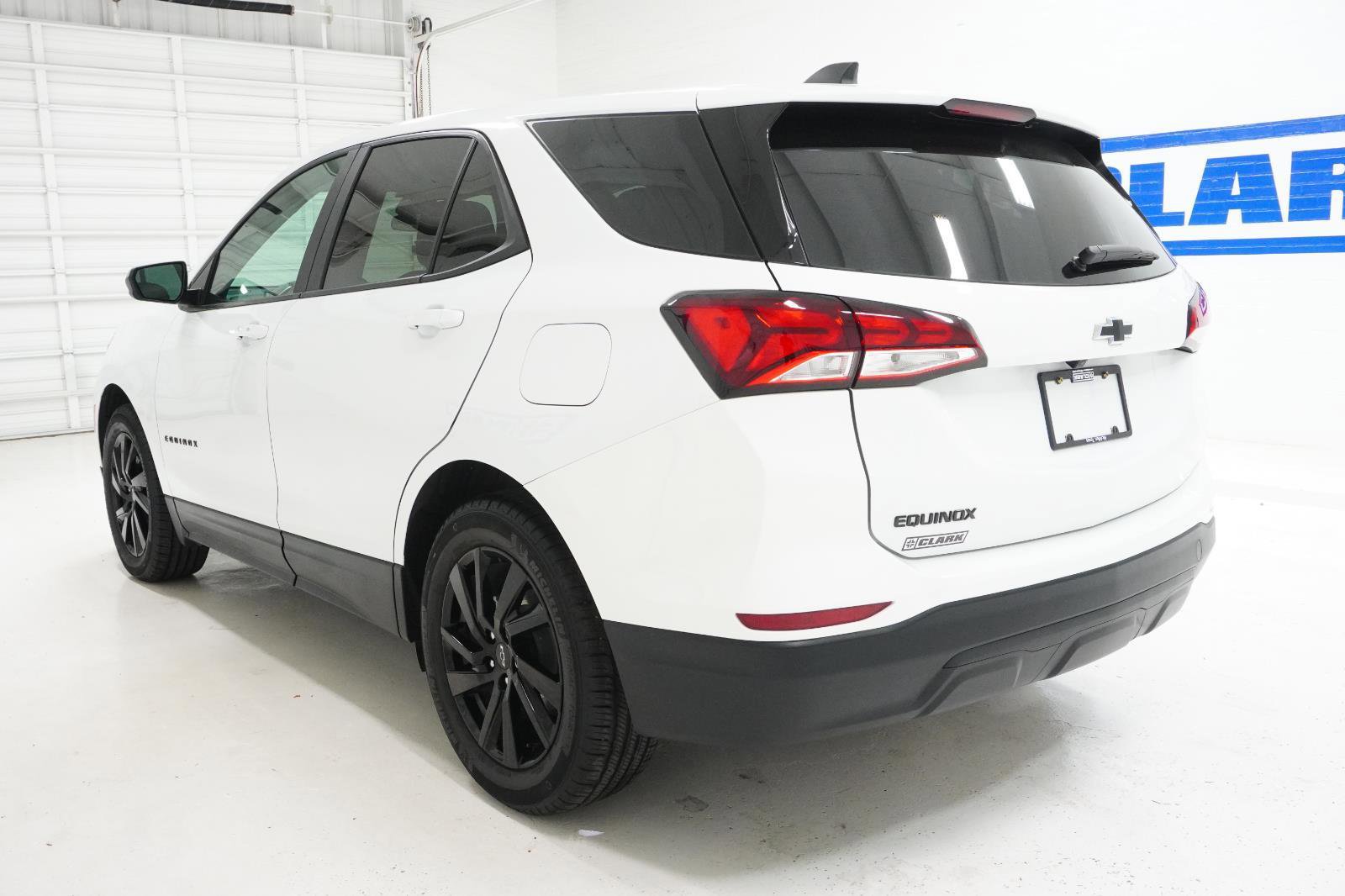 Used 2023 Chevrolet Equinox LS w/ LS Convenience Package image 9