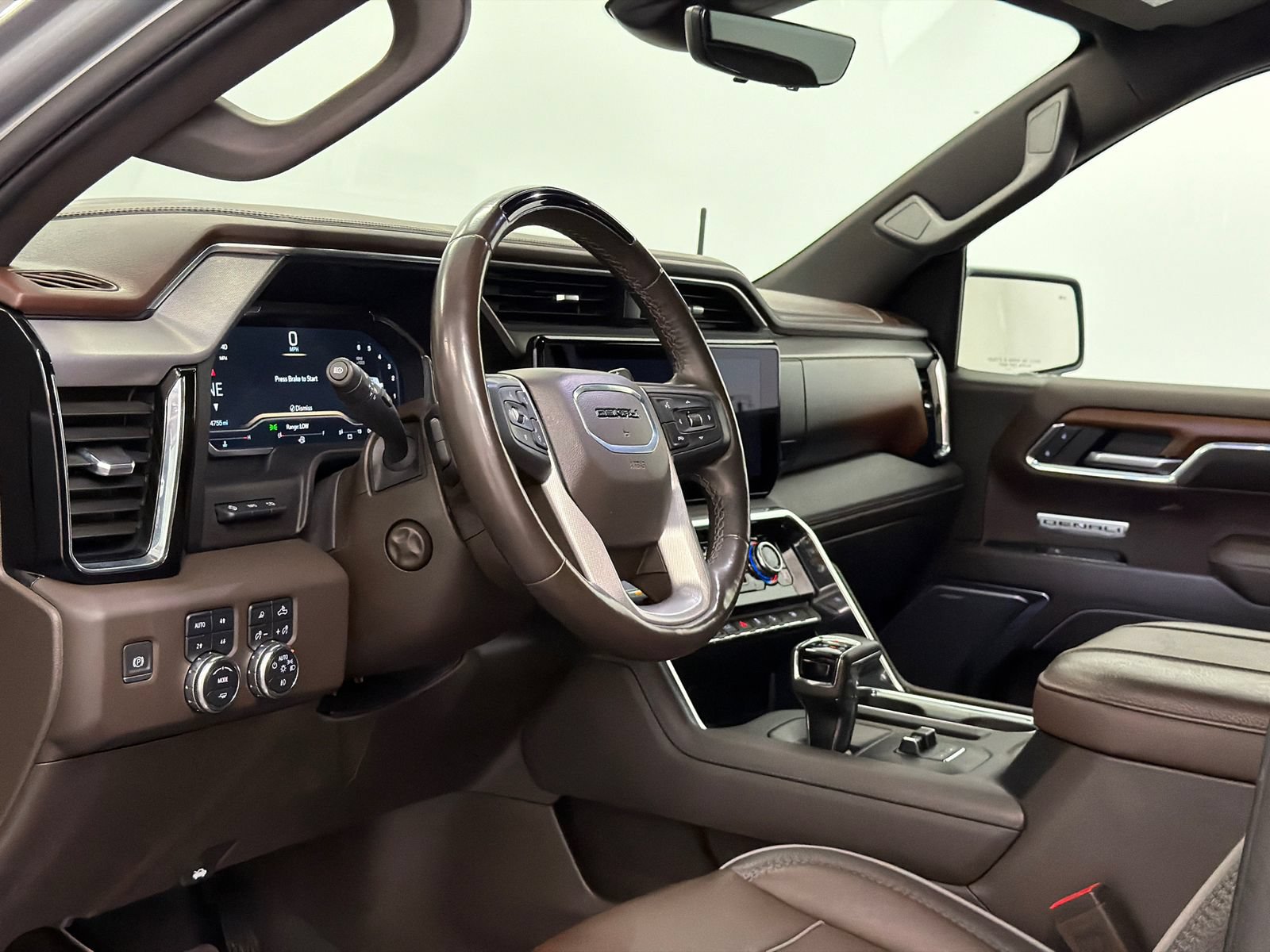 Used 2023 GMC Sierra 1500 Denali w/ Technology Package AWD/4WD image 16