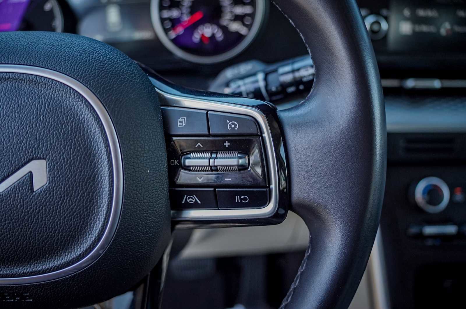 Certified 2024 Kia Carnival LX image 16