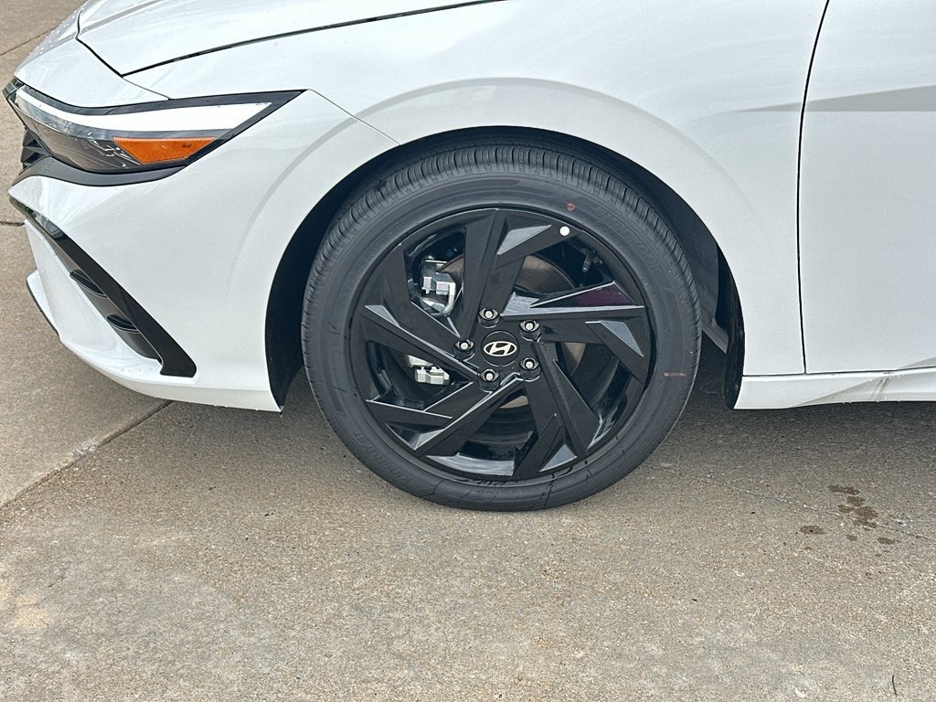 New 2026 Hyundai Elantra SEL Sport Premium FWD image 3