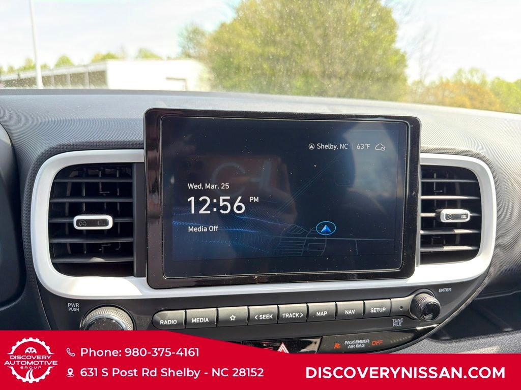 Used 2023 Hyundai Venue Limited image 16