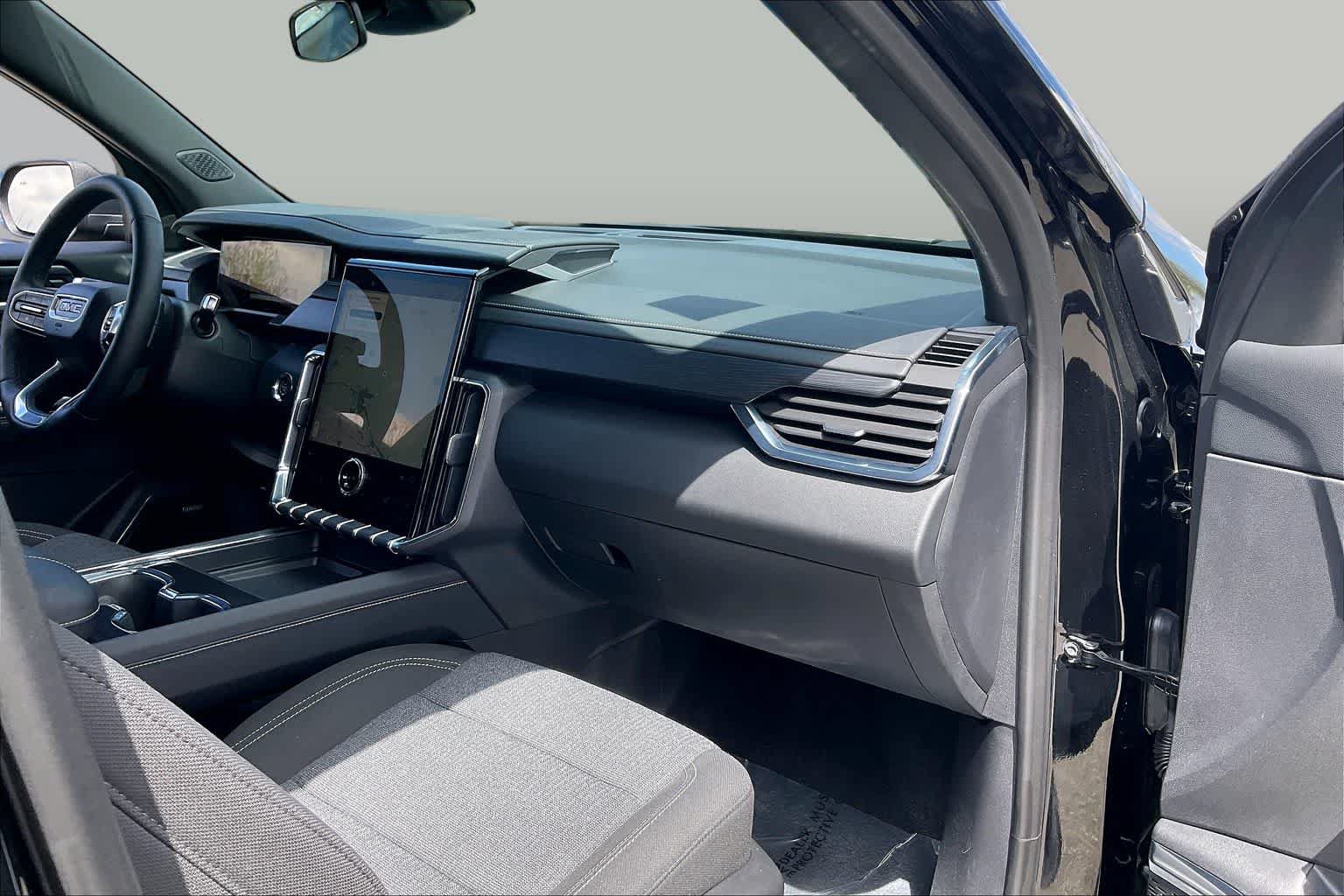 Used 2025 GMC Acadia Elevation AWD/4WD image 17