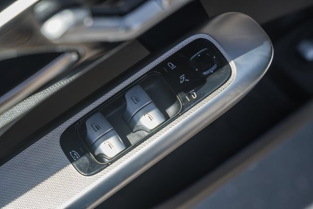 Certified 2025 Mercedes-Benz GLC 300 4MATIC w/ Driver Assistance Package image 37