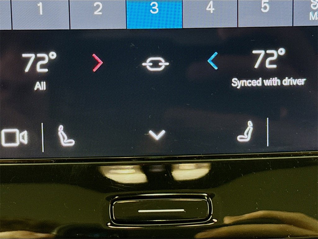 Used 2023 Volvo C40 P8 Recharge Plus image 20