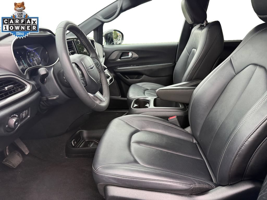 Used 2025 Chrysler Pacifica Select FWD image 9
