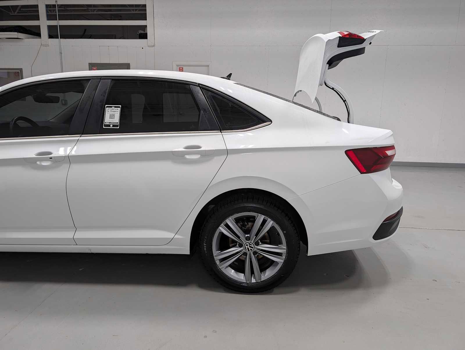 Used 2024 Volkswagen Jetta SE image 11