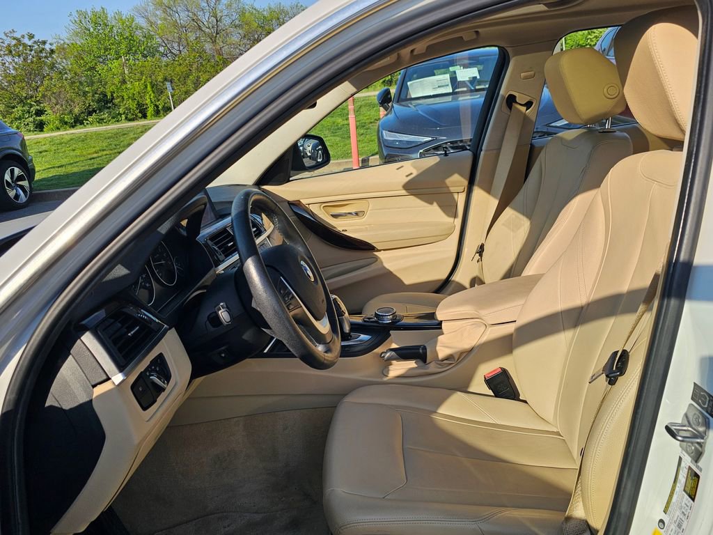 Used 2015 BMW 328i xDrive Sedan AWD/4WD image 3