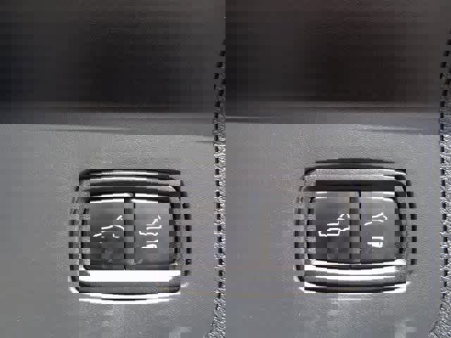 Used 2018 Porsche Panamera image 11