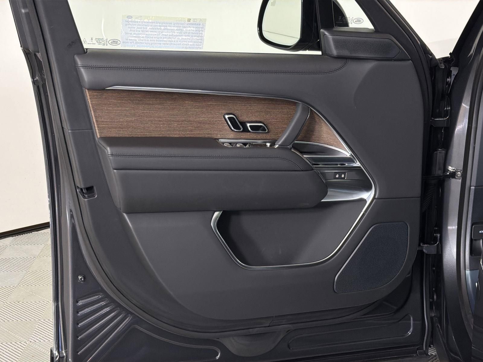 New 2026 Land Rover Range Rover Long Wheelbase SE image 21