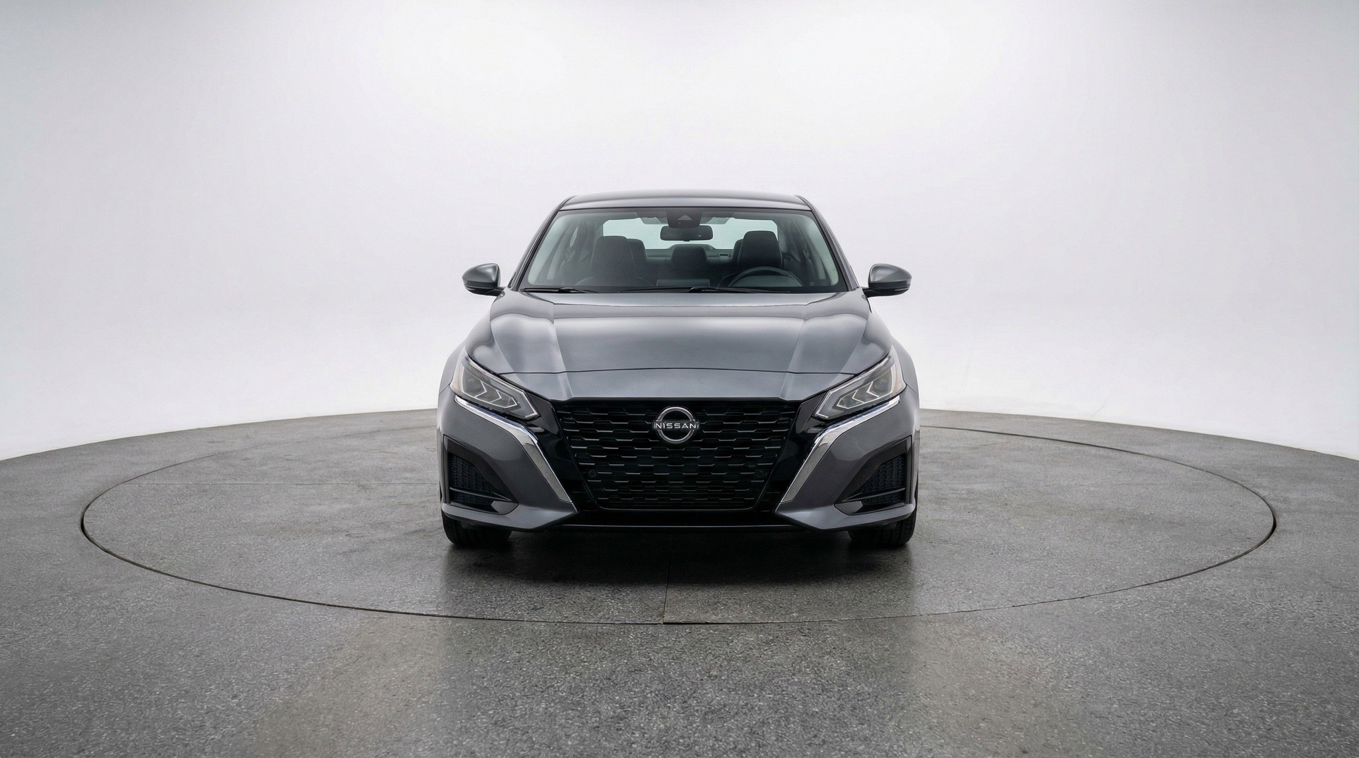 Used 2025 Nissan Altima 2.5 SV image 2