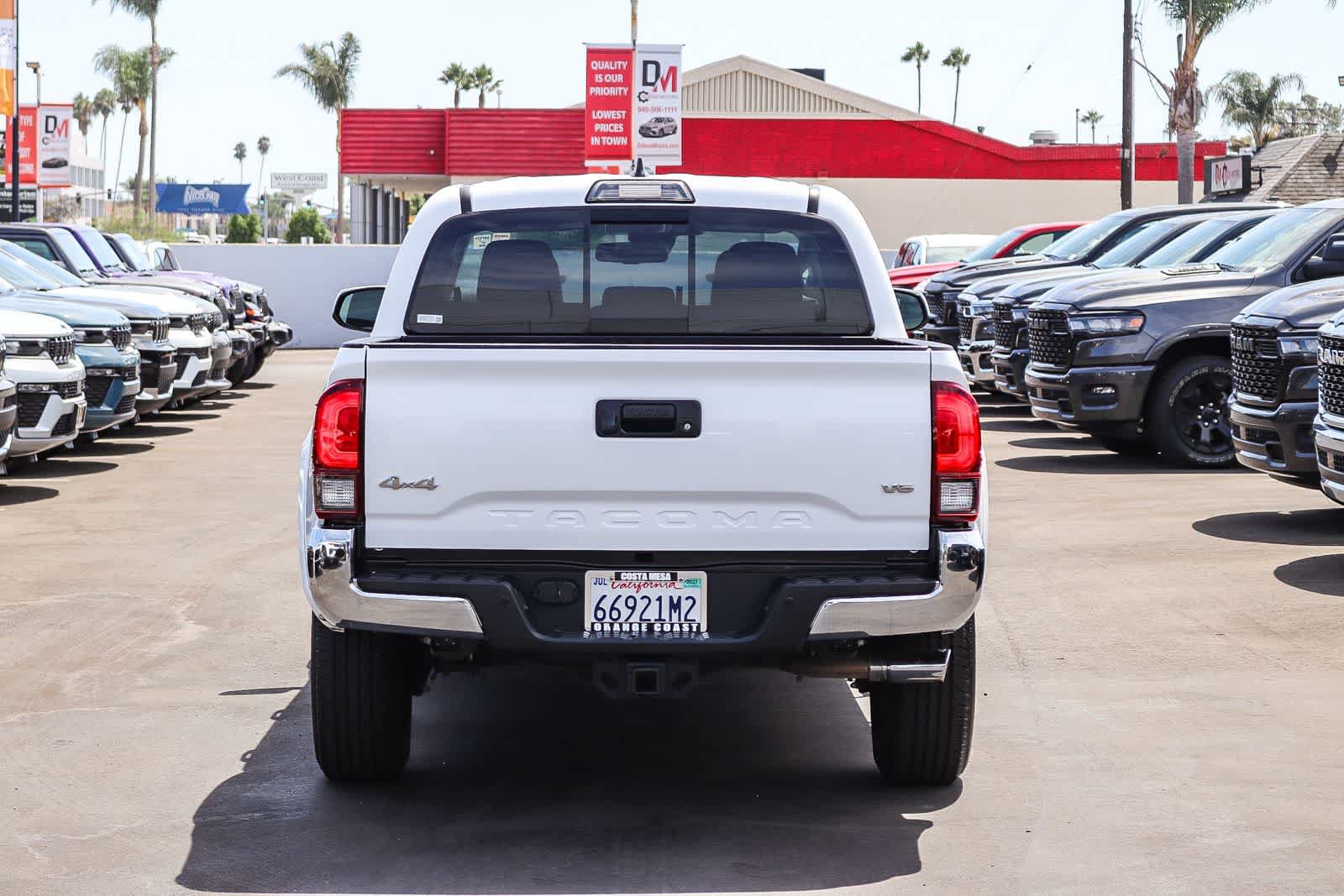 Used 2018 Toyota Tacoma SR5 AWD/4WD image 5