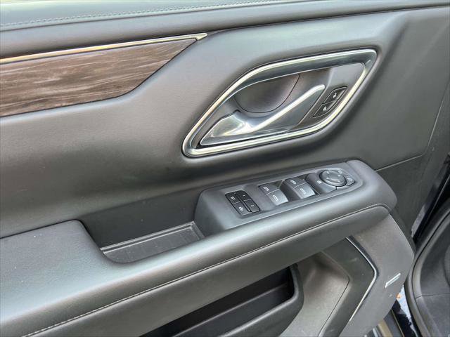 Used 2024 Chevrolet Suburban LT image 16