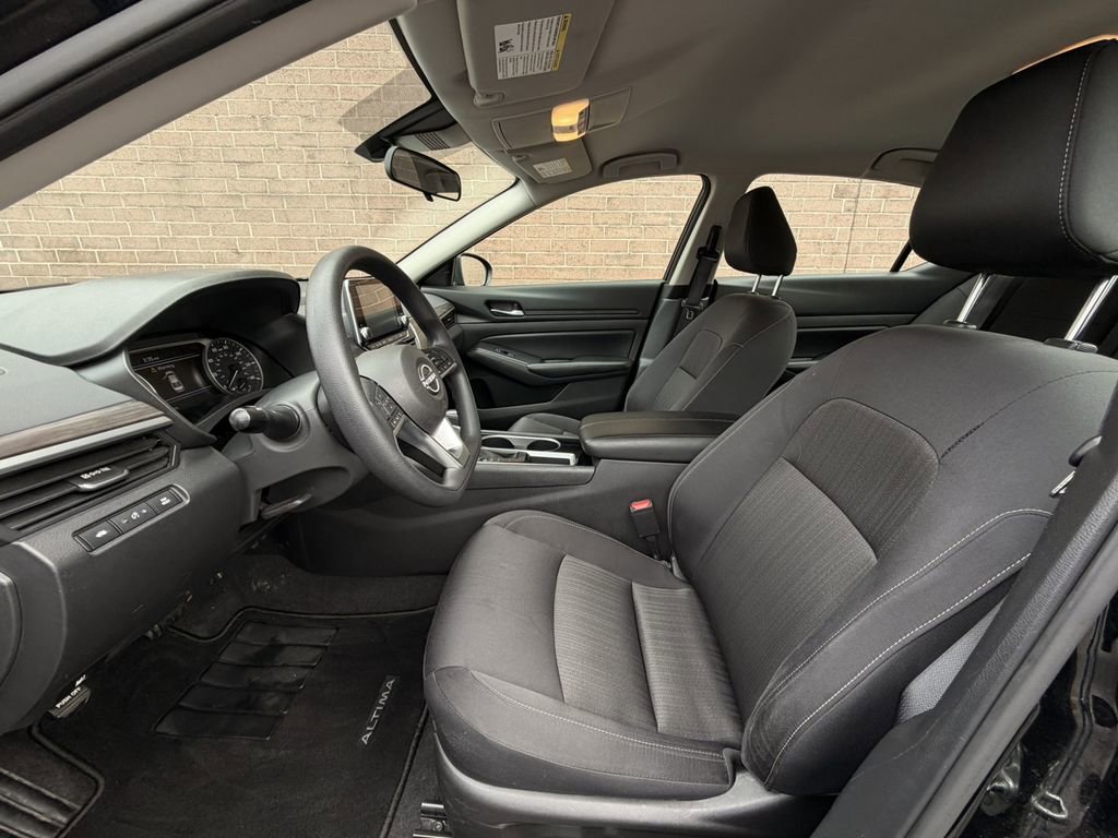 Used 2024 Nissan Altima 2.5 SV image 13