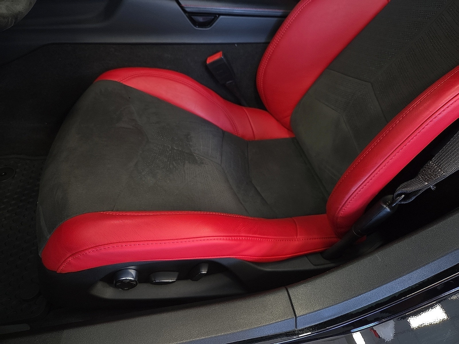 Used 2023 Chevrolet Corvette Stingray Premium Conv w/ Battery Protection Package RWD image 14
