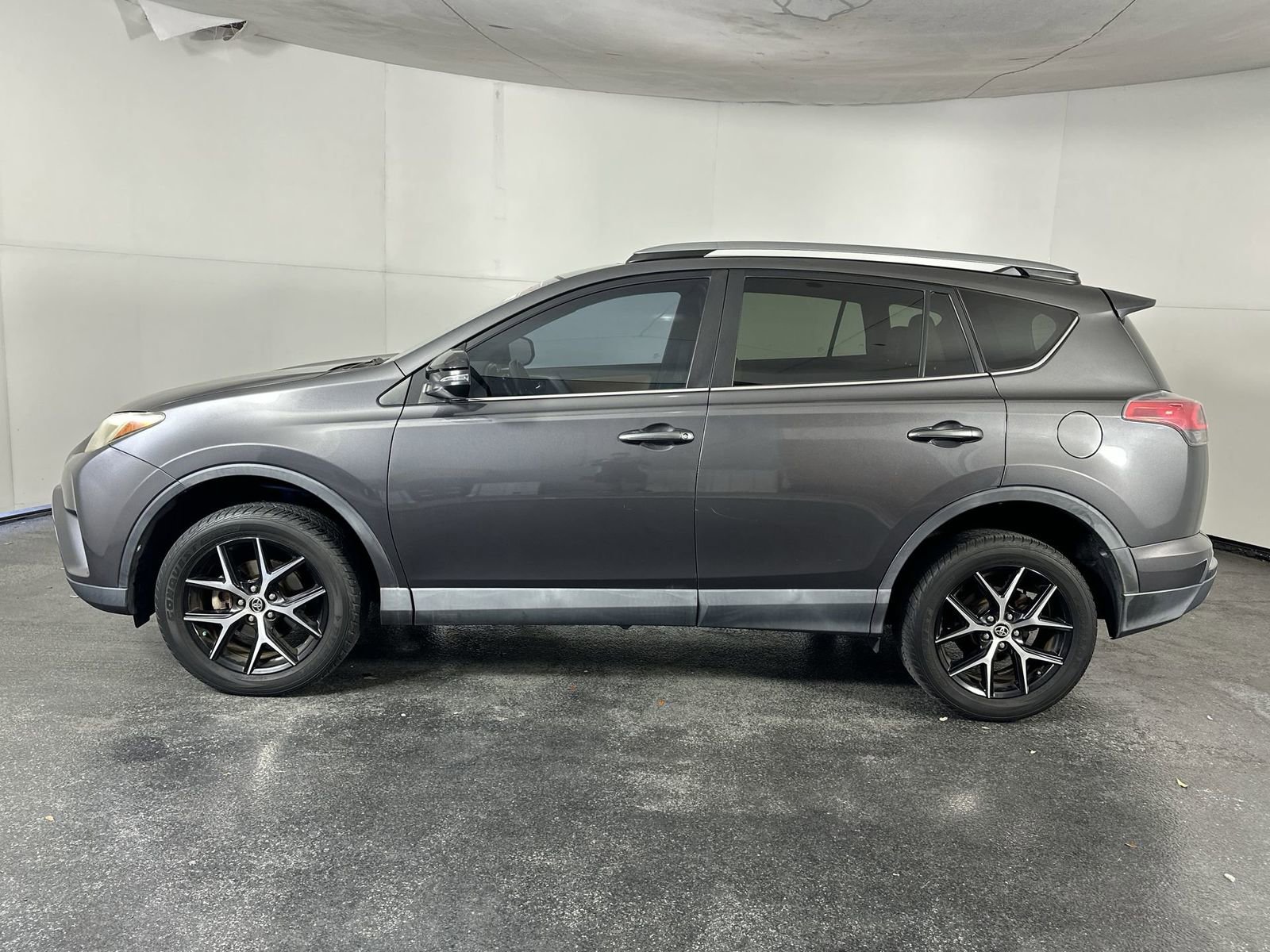 Used 2017 Toyota RAV4 SE image 8