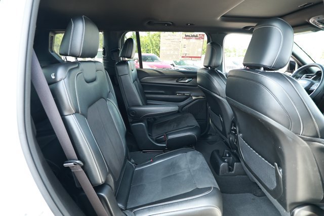 Used 2023 Jeep Grand Cherokee L Laredo RWD image 29