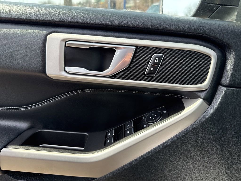 Used 2022 Ford Explorer XLT w/ Equipment Group 202A image 18