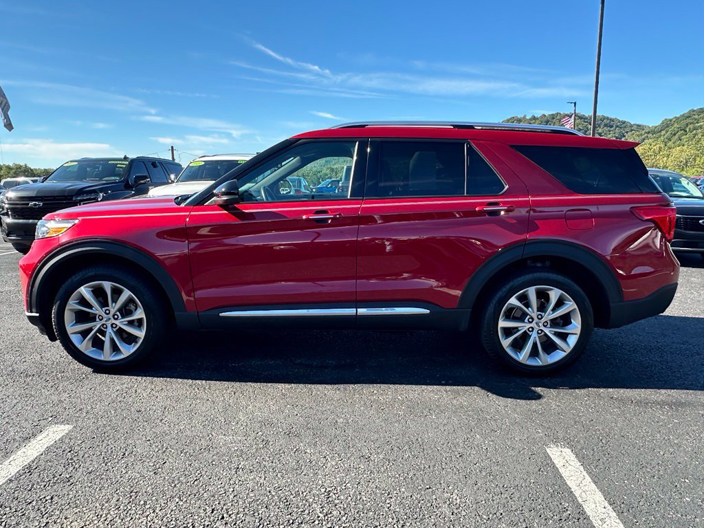 Used 2023 Ford Explorer Platinum w/ Technology Package AWD/4WD image 2