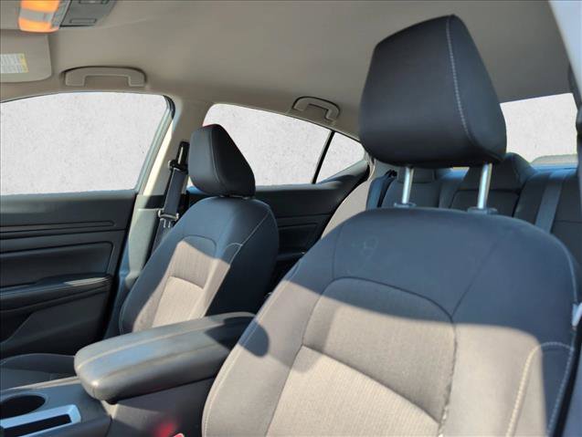 Used 2025 Nissan Altima 2.5 SV FWD image 13