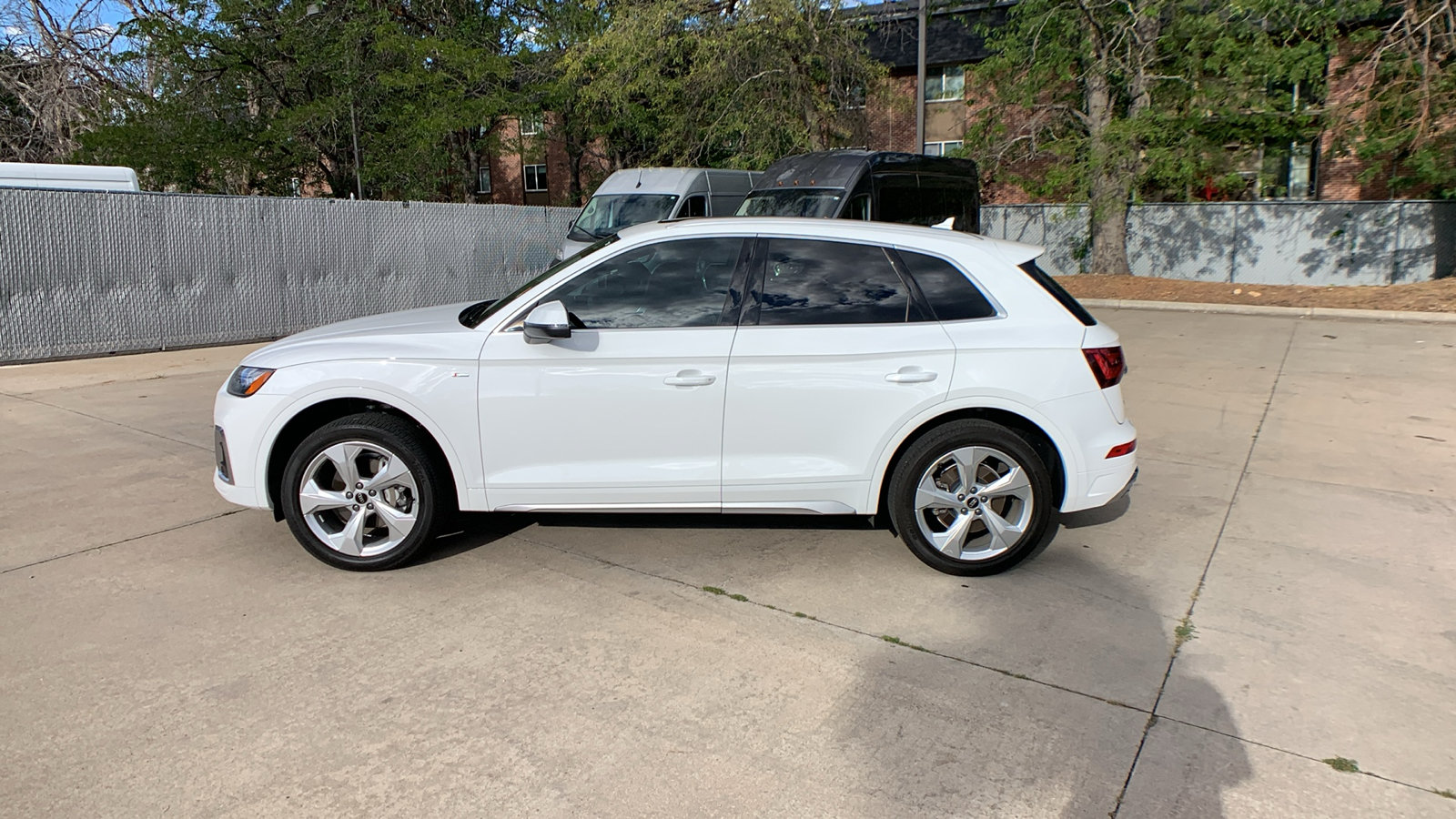 Used 2023 Audi Q5 2.0T Premium Plus w/ Premium Plus Package AWD/4WD image 2