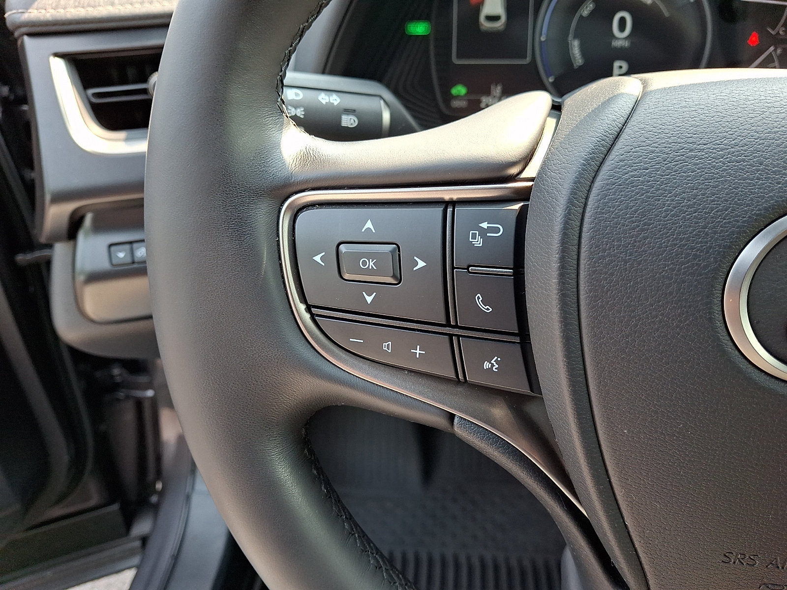 Used 2024 Lexus UX 250h AWD w/ Premium Package image 21