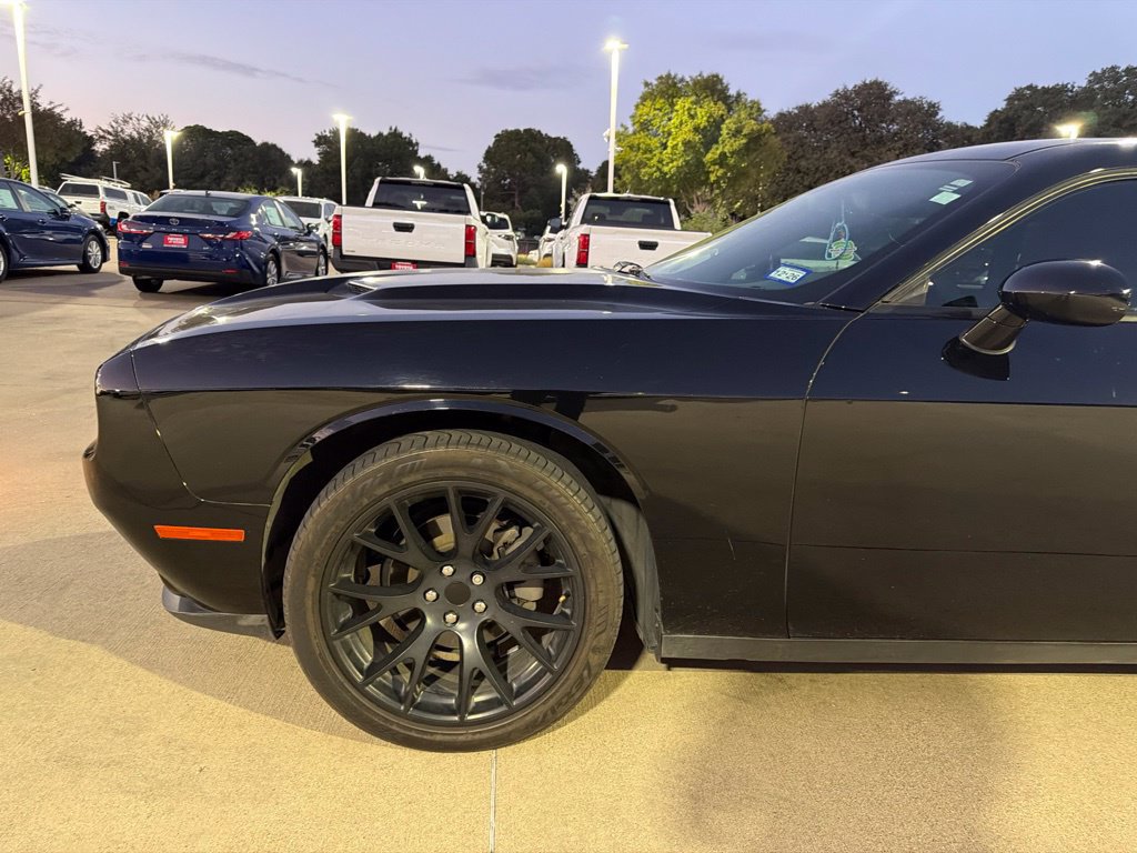 Used 2016 Dodge Challenger SXT w/ Blacktop Package RWD image 2