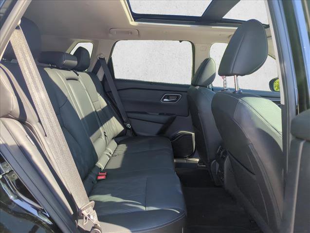 Used 2025 Nissan Rogue Platinum w/ Tech Package image 23