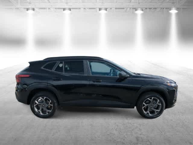 Used 2025 Chevrolet Trax LT FWD image 9