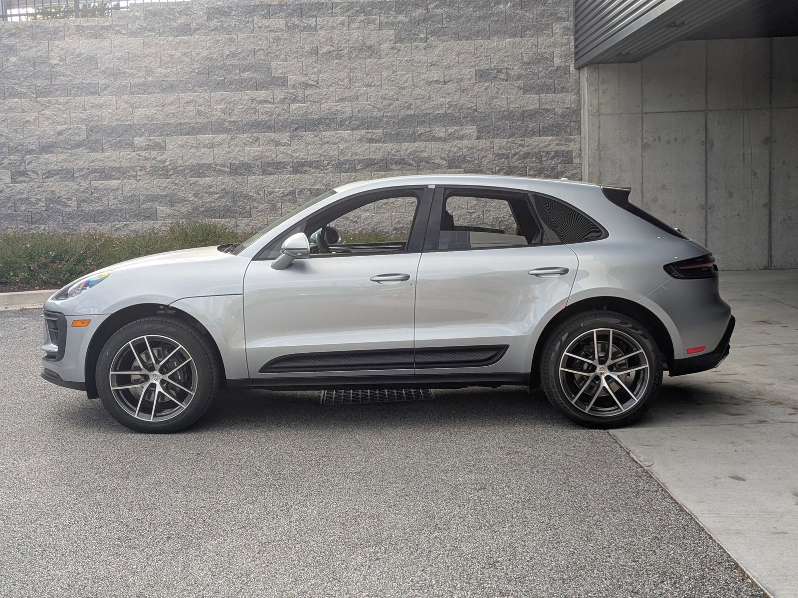 Certified 2026 Porsche Macan AWD/4WD video 2