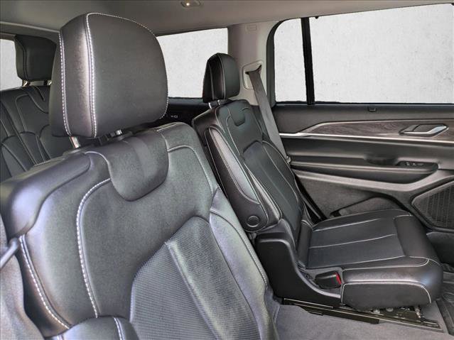Used 2023 Jeep Grand Cherokee L Limited w/ Luxury Tech Group II RWD image 18