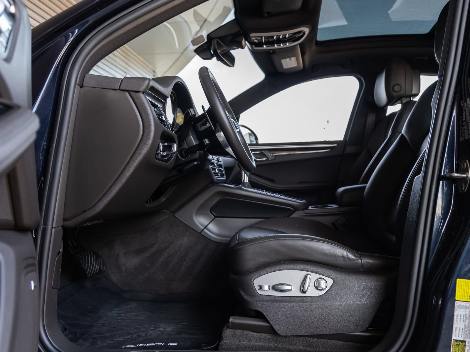 Certified 2021 Porsche Macan AWD/4WD image 20