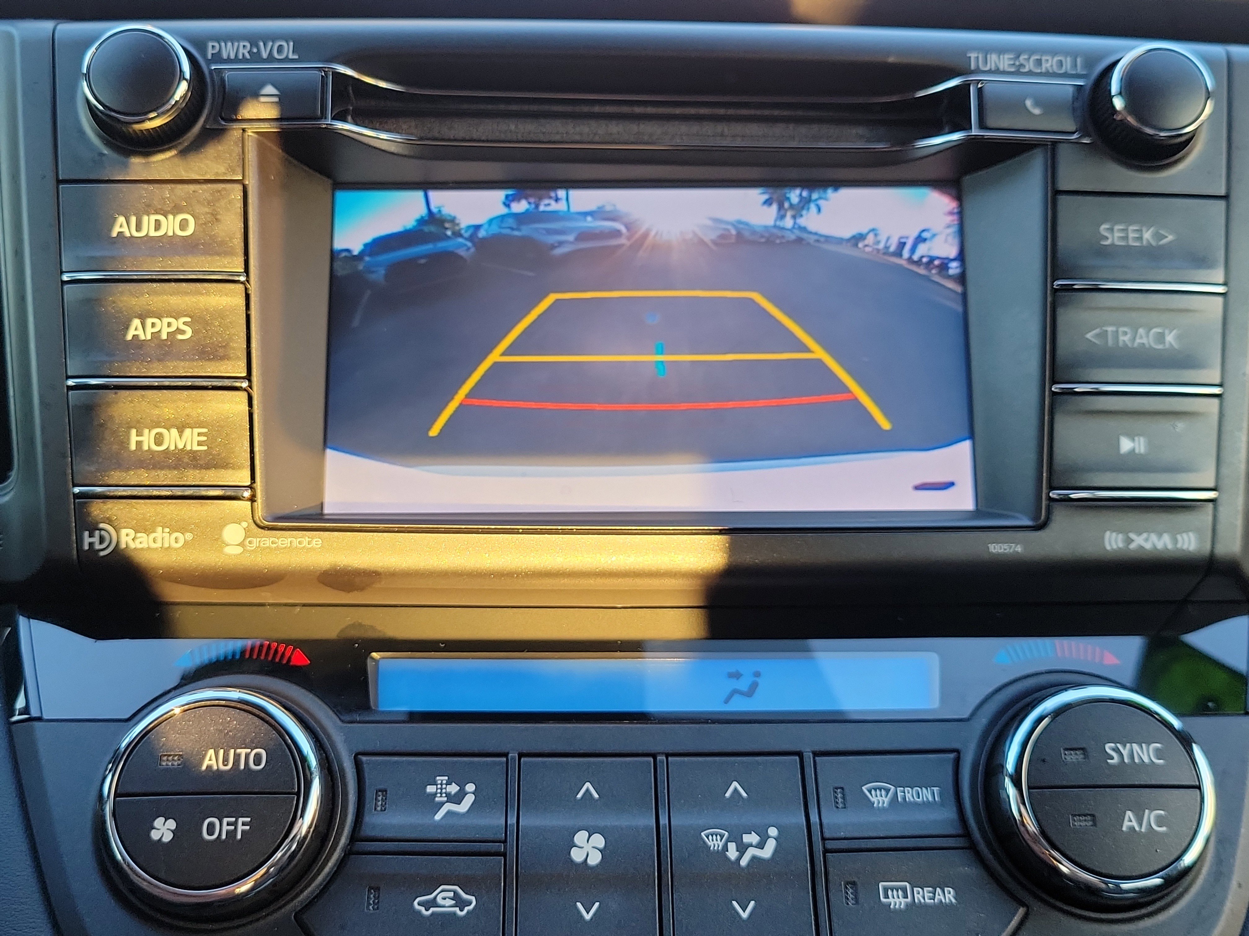 Used 2018 Toyota RAV4 SE image 22