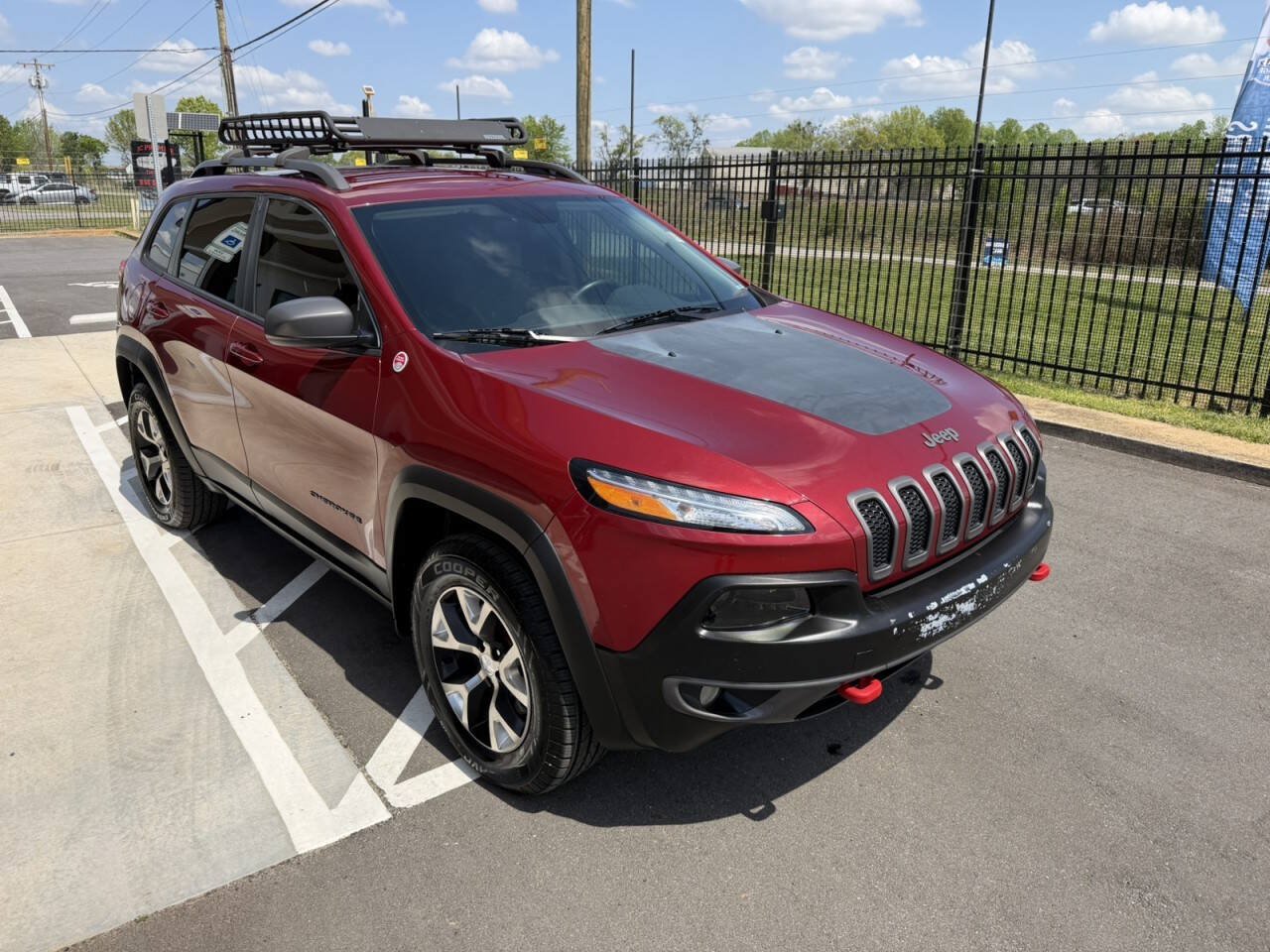 Used 2017 Jeep Cherokee Trailhawk AWD/4WD image 8