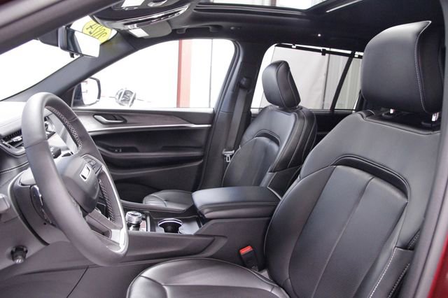 Used 2024 Jeep Grand Cherokee Limited 4xe w/ Luxury Tech Group II image 13