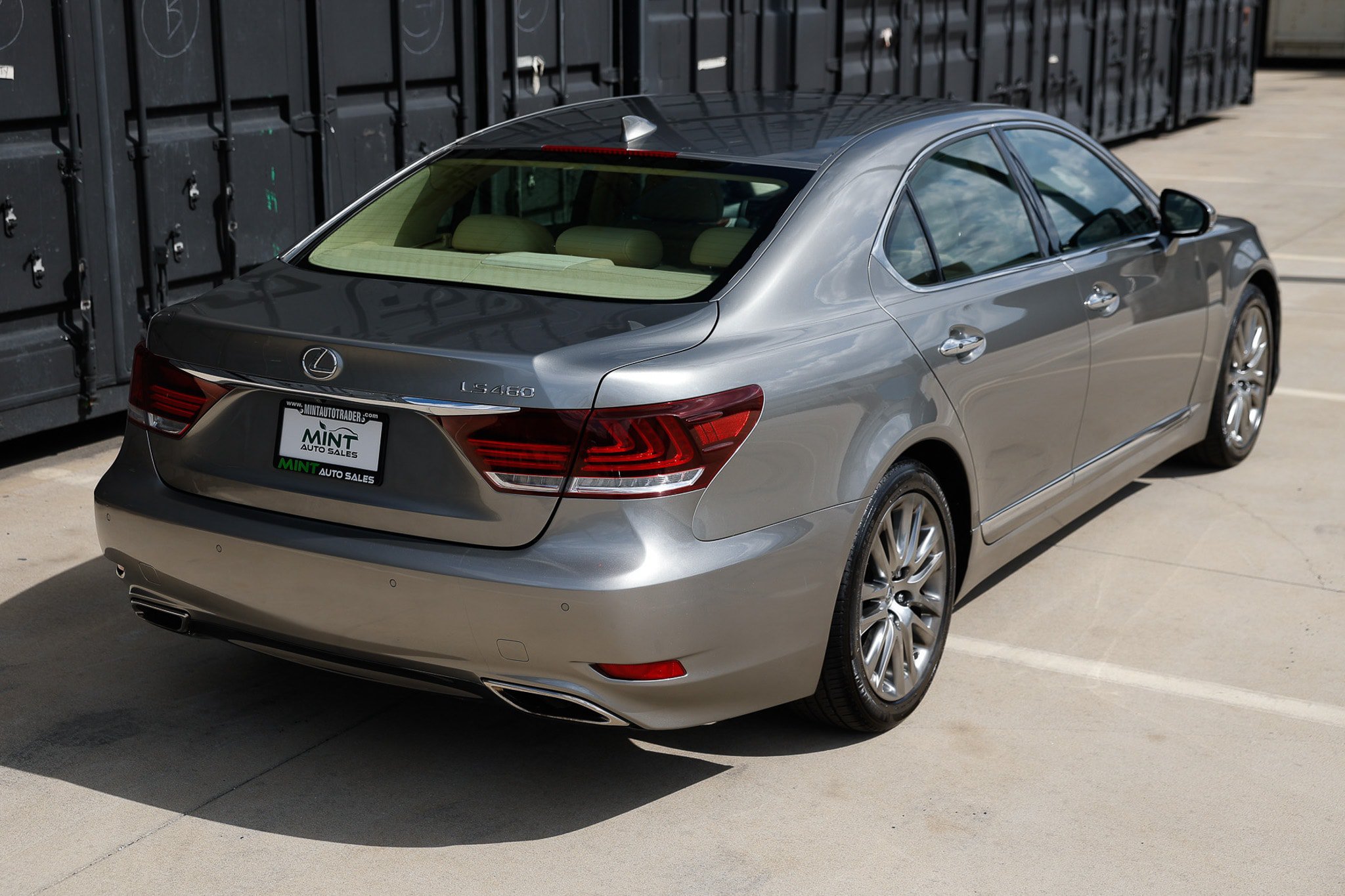 Used 2016 Lexus LS 460 w/ Comfort Package RWD image 16