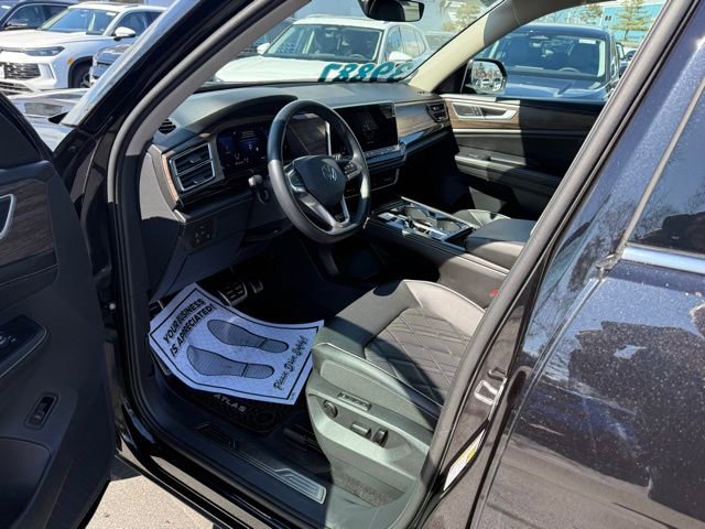 Certified 2024 Volkswagen Atlas SEL Premium R-Line image 18