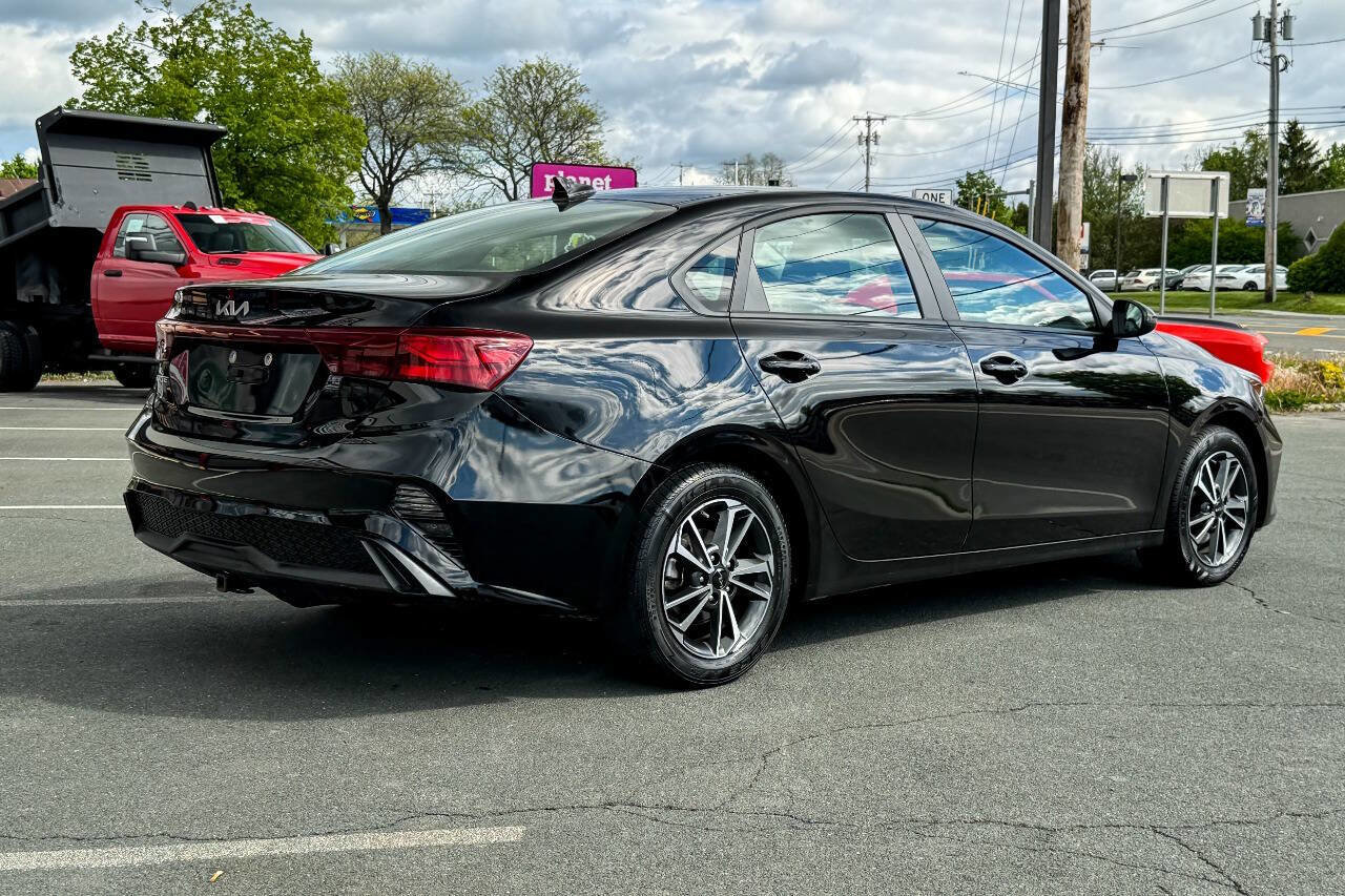 Used 2022 Kia Forte LXS w/ LXS Technology Package FWD image 4