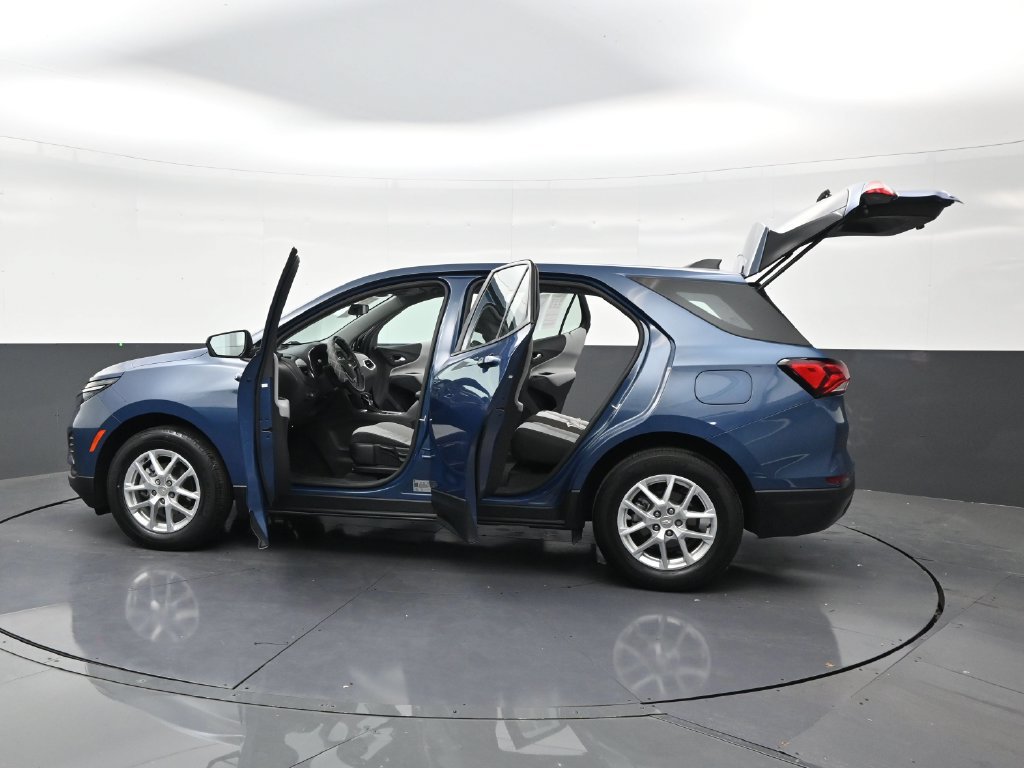 Used 2024 Chevrolet Equinox LS FWD image 27
