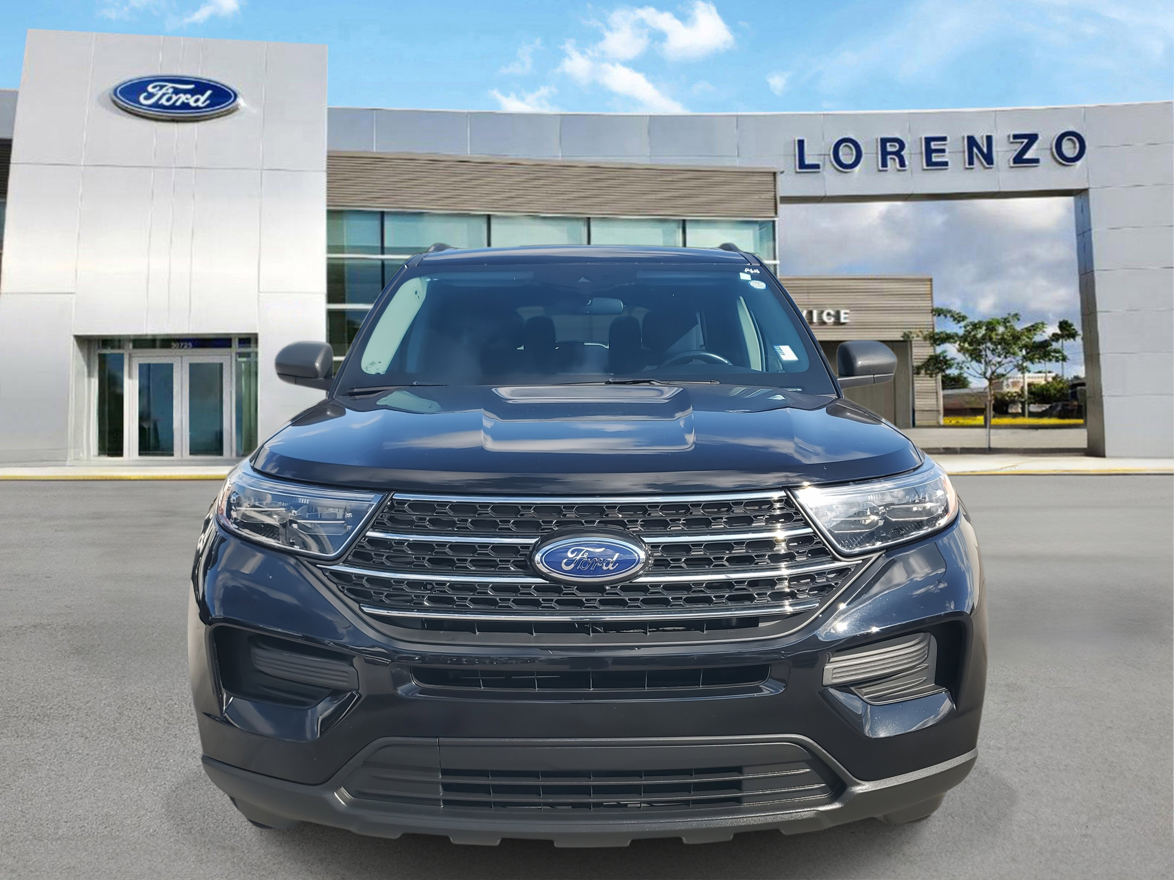 Used 2023 Ford Explorer XLT image 2