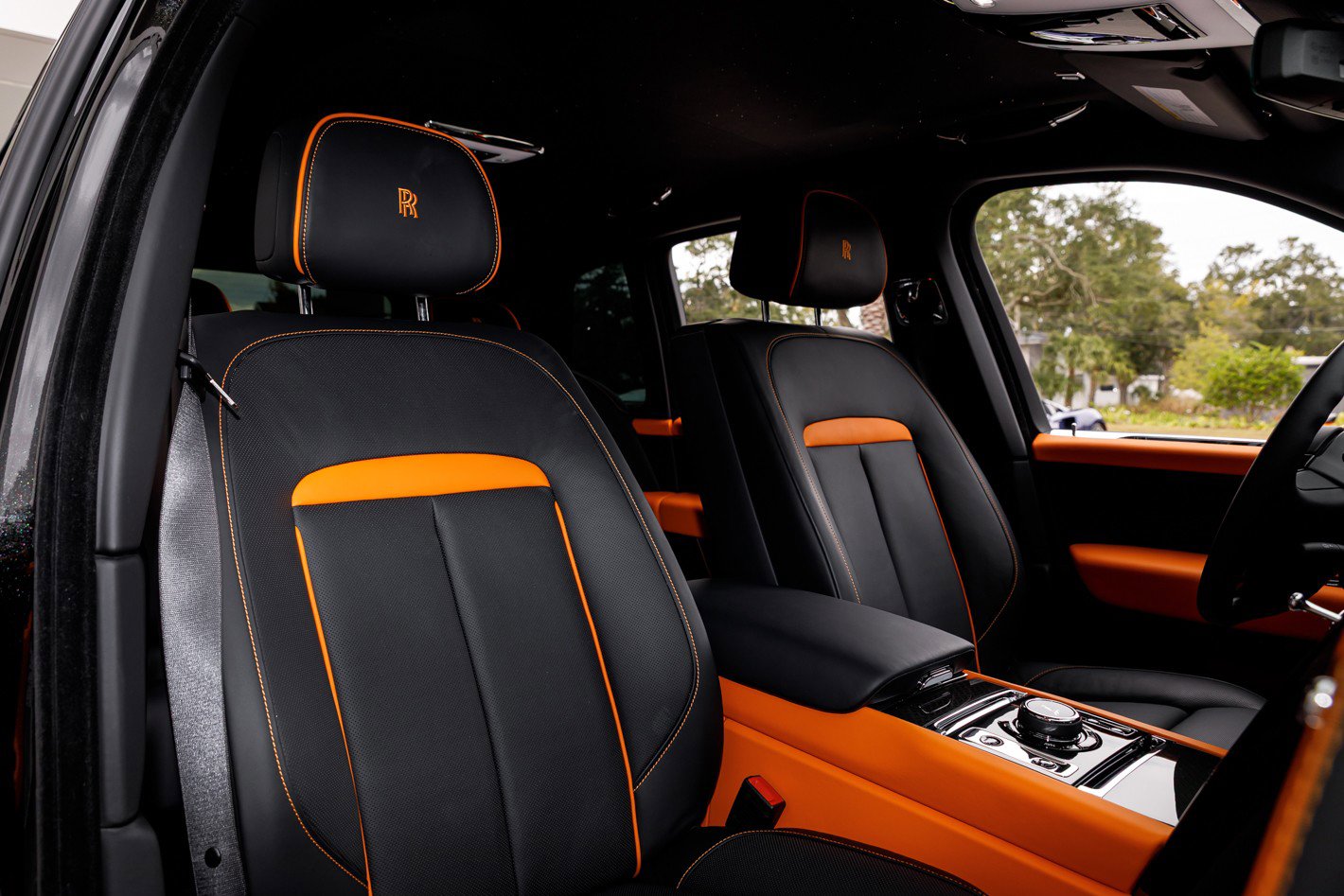 Used 2022 Rolls-Royce Cullinan Black Badge w/ Dark Exterior Package image 61