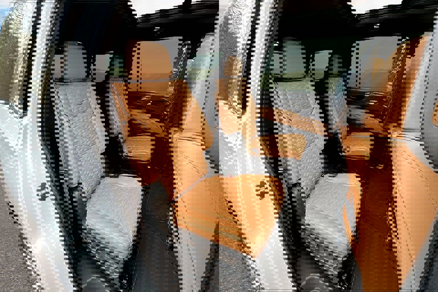 Used 2021 Cadillac Escalade Premium Luxury image 16