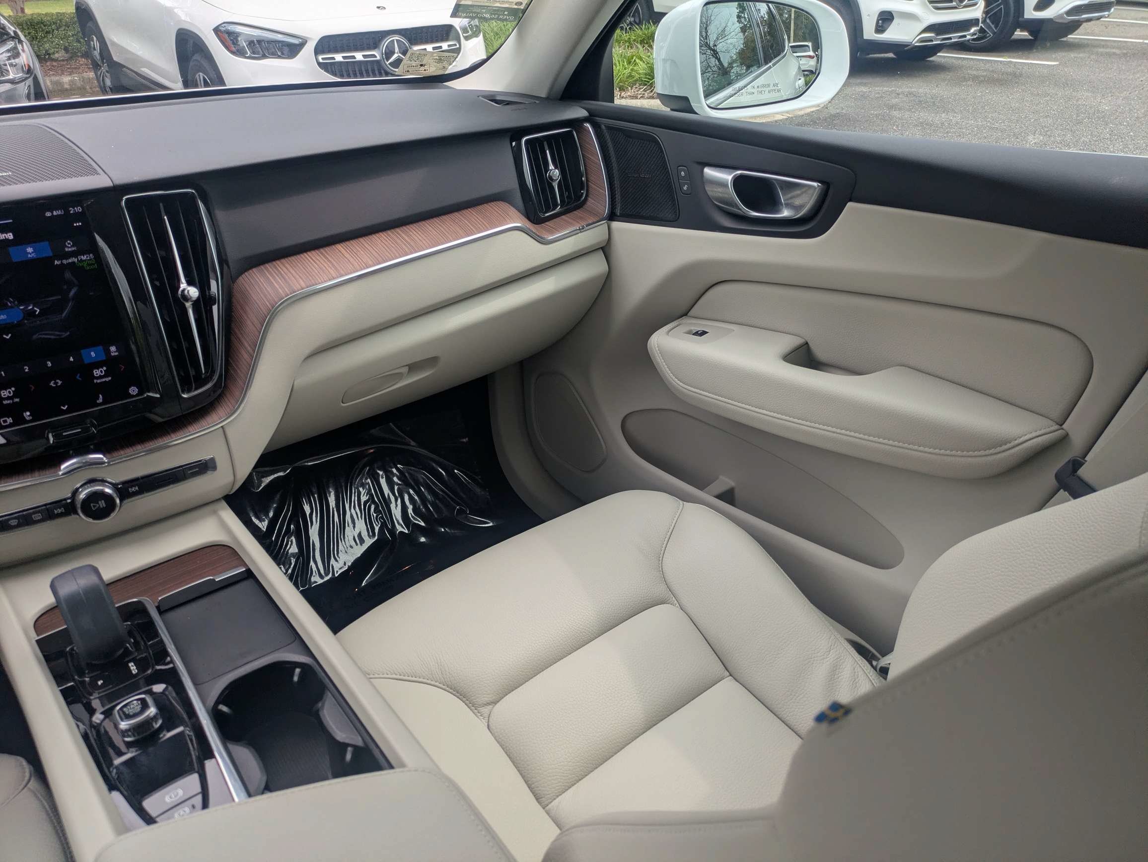 Used 2022 Volvo XC60 T8 Inscription Expression w/ Advanced Package AWD/4WD image 16