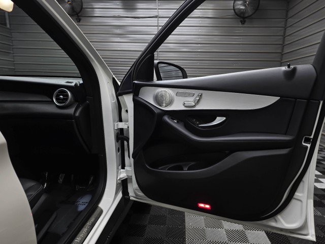 Used 2021 Mercedes-Benz GLC 300 4MATIC image 35