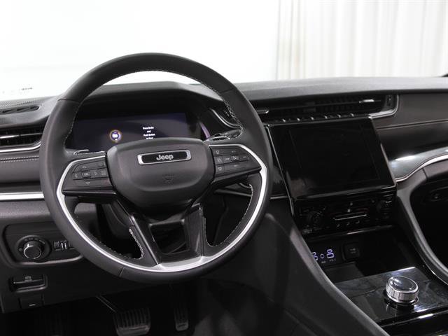 Used 2023 Jeep Grand Cherokee Laredo w/ Luxury Tech Group I image 6