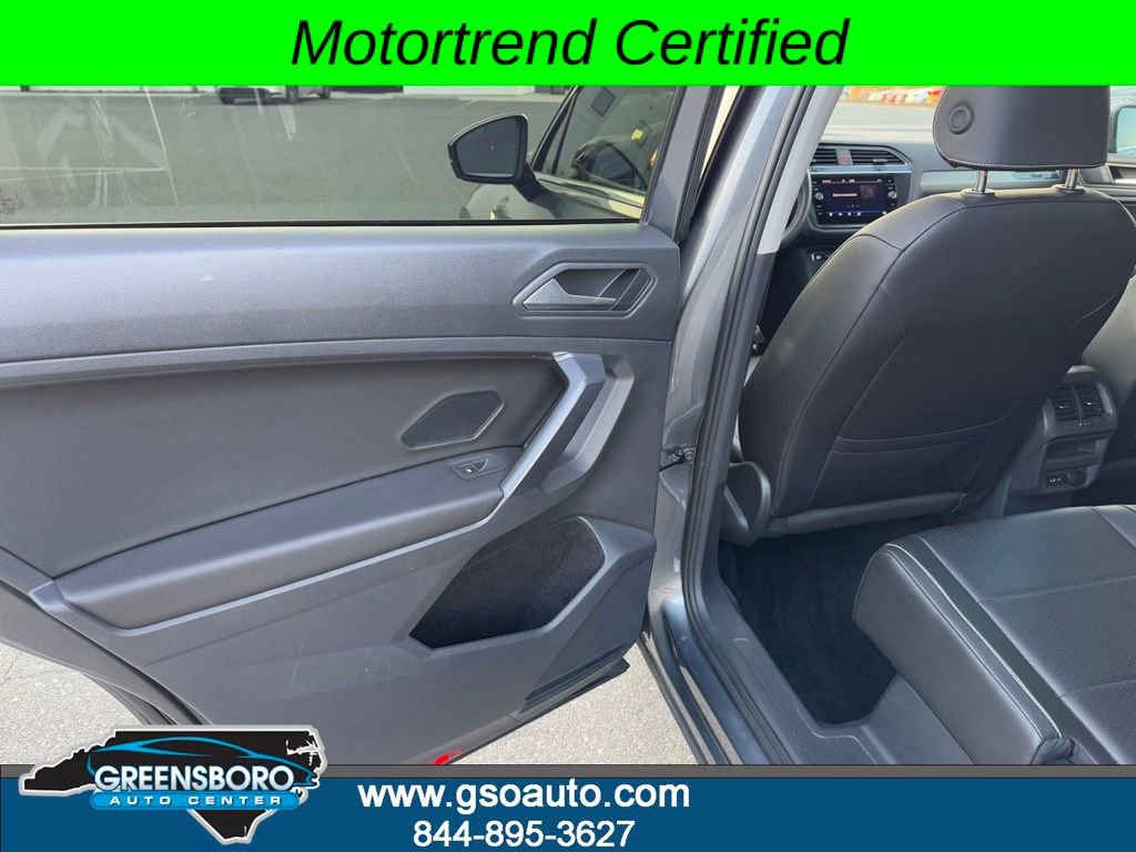 Used 2021 Volkswagen Tiguan SE w/ Panoramic Sunroof Package image 18