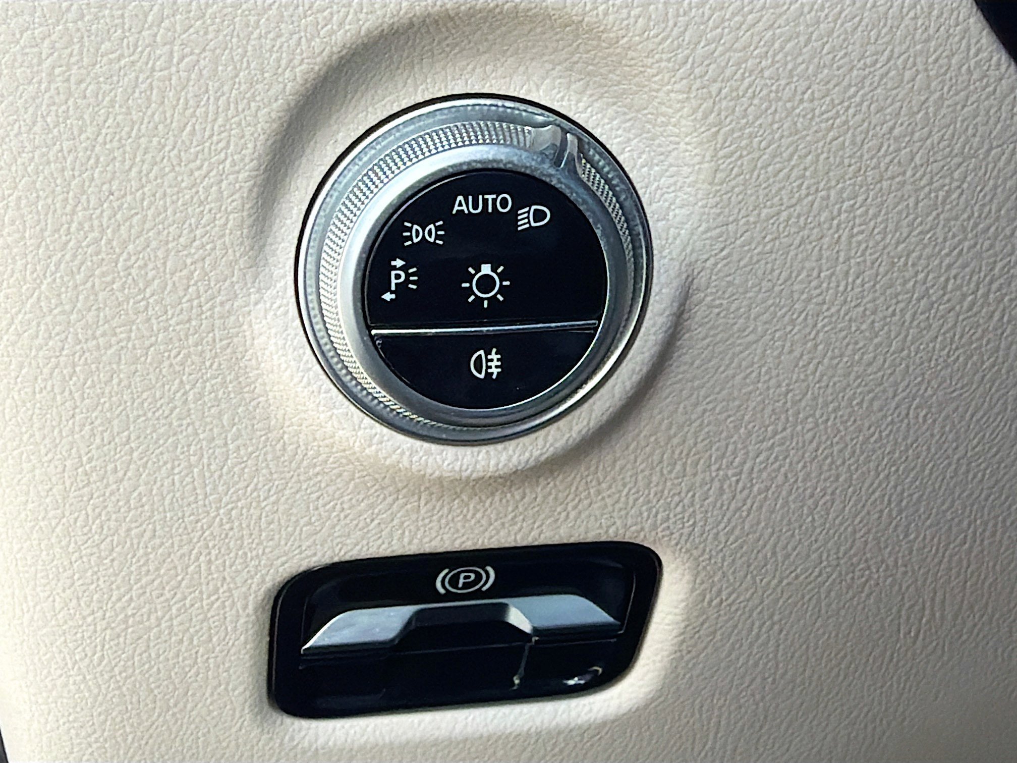 Used 2025 Mercedes-Benz C 300 4MATIC Sedan image 35