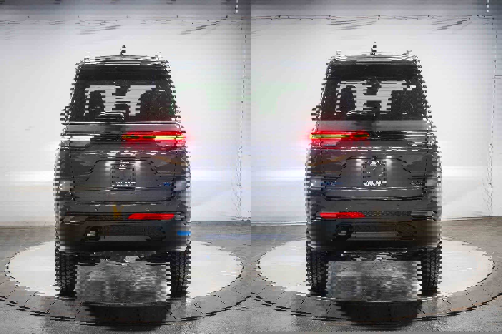 Used 2023 Jeep Grand Cherokee Trailhawk AWD/4WD image 5