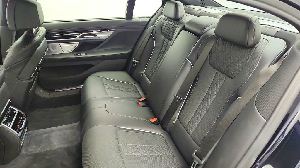 Used 2019 BMW 750i xDrive image 18